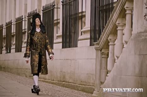 Красивая знатная шлюшка захотела развратного порева