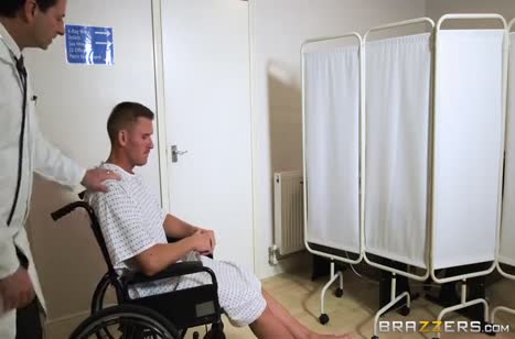 Развратная молодая ординаторша совратила пациента