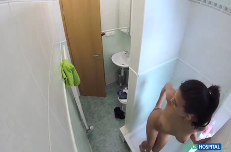 Азиатка Heather Vahn согласилась трахнуться с врачом на приеме